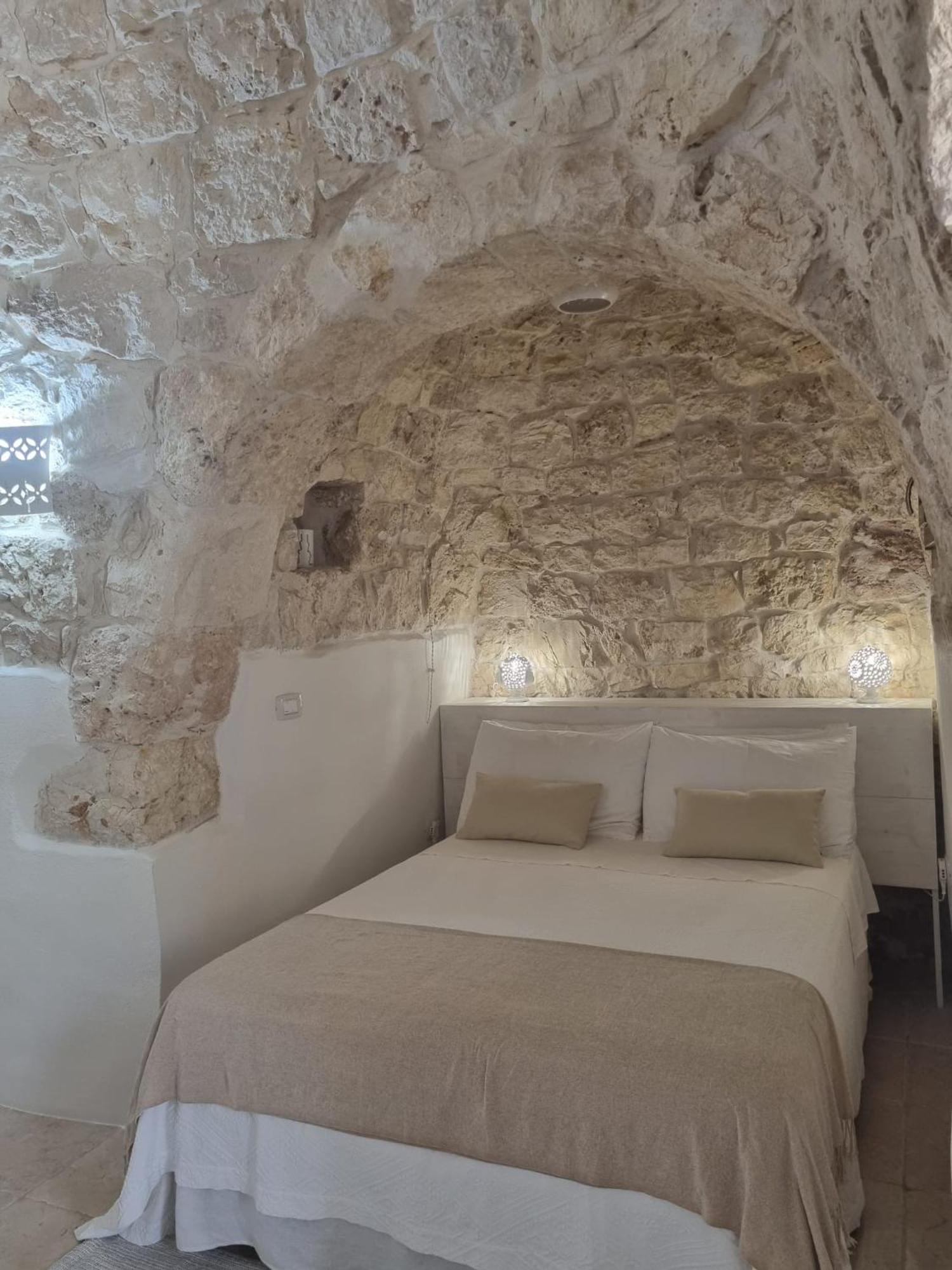 לינה וארוחת בוקר גרוטליה Trulli Di Spinaruta מראה חיצוני תמונה