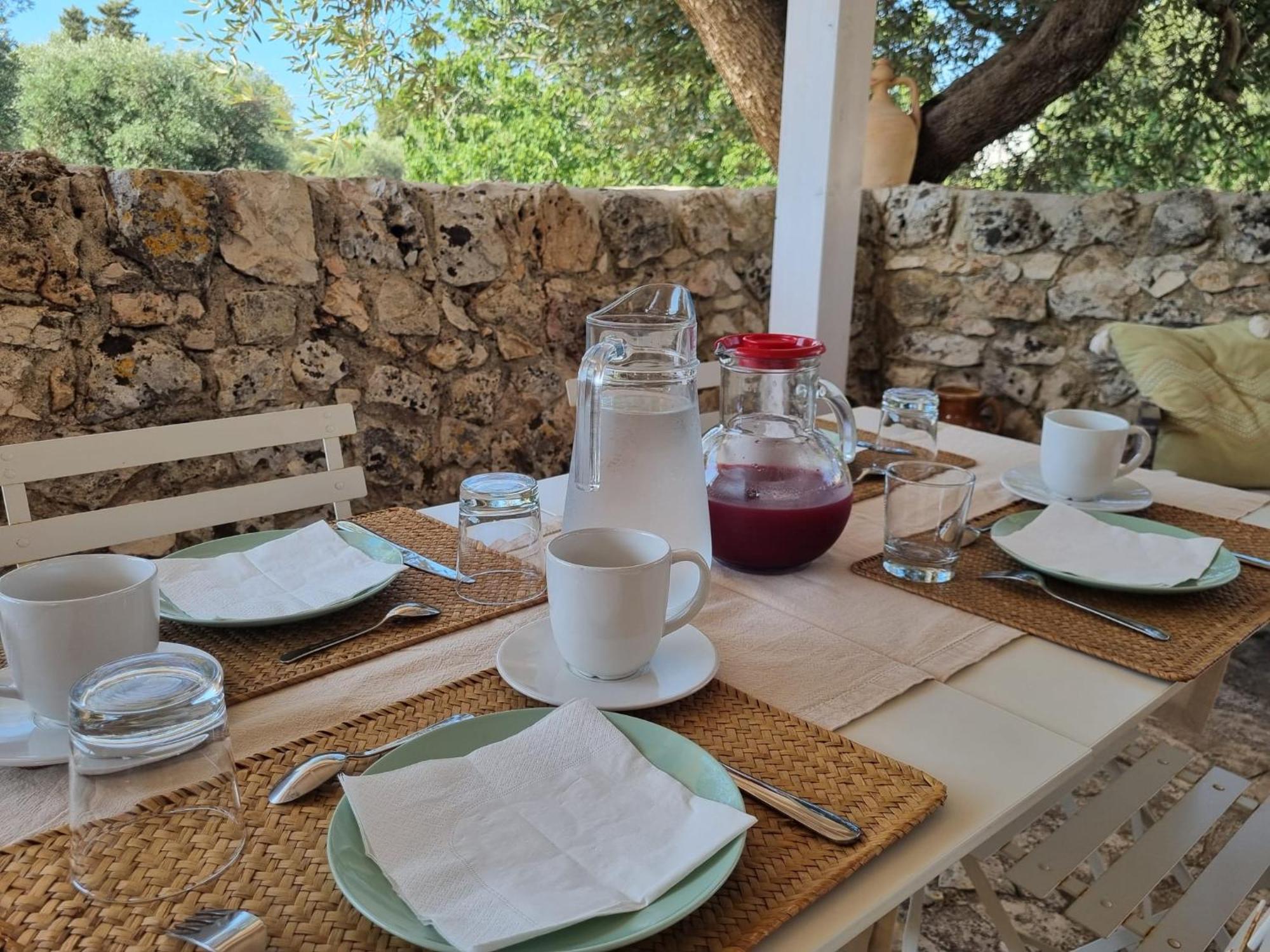 לינה וארוחת בוקר גרוטליה Trulli Di Spinaruta מראה חיצוני תמונה