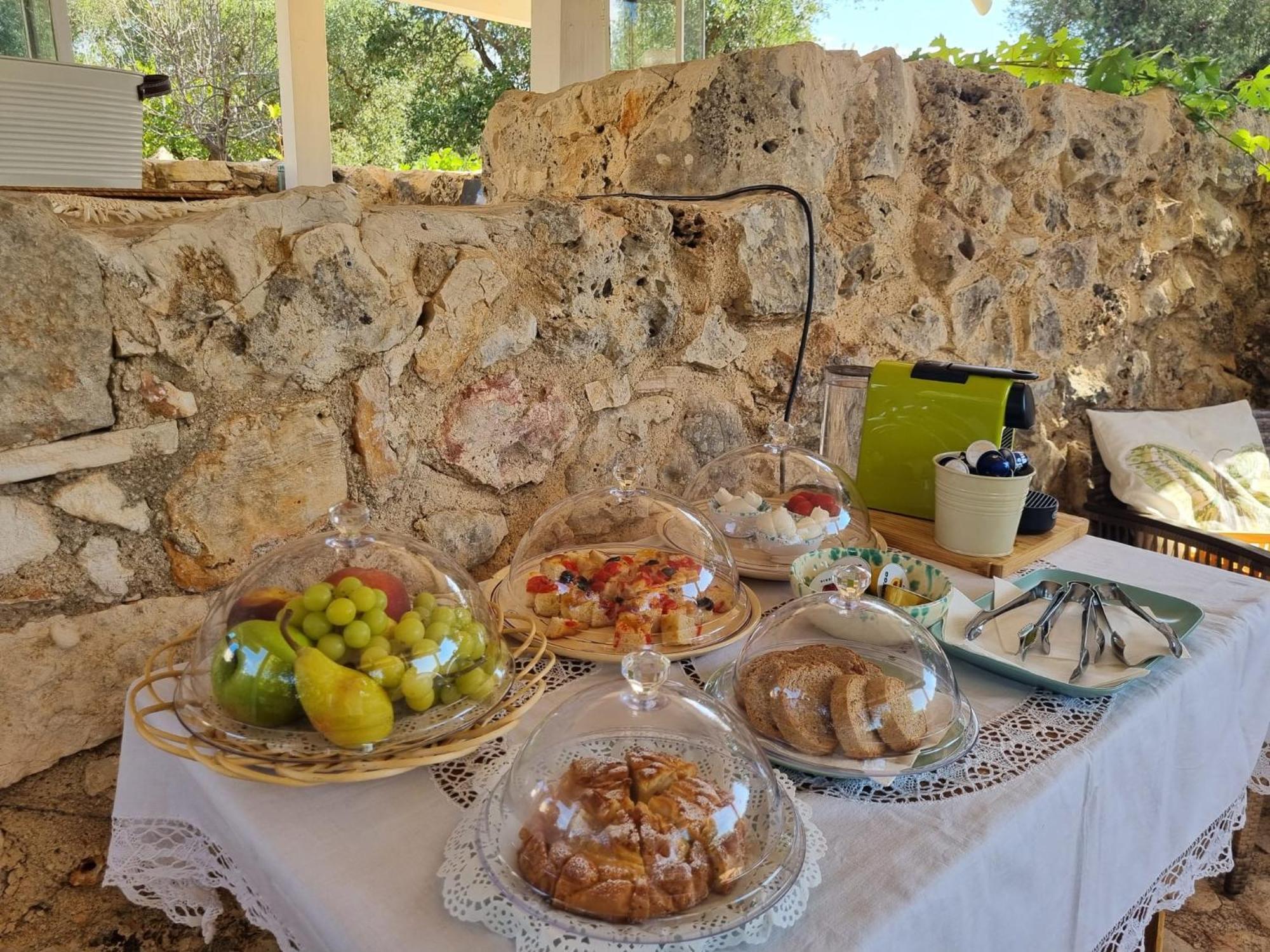 לינה וארוחת בוקר גרוטליה Trulli Di Spinaruta מראה חיצוני תמונה